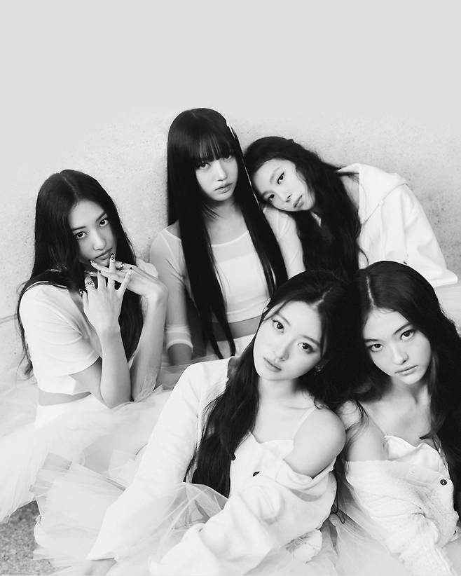 그룹 MEOVV. THEBLACKLABEL