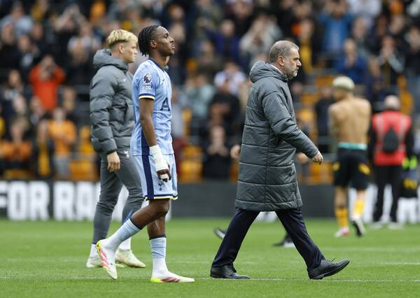 ▲ 토트넘 홋스퍼는 엔제 포스테코글루 감독의 거취에 따라 대규모 선수 이적 등 많은 문제가 걸려 있다는 분석이 나온다. 마티스 텔의 토트넘 완전 이적은 원소속팀 바이에른 뮌헨의 국제축구연맹(FIFA) 클럽월드컵 종료 후에나 결정될 것으로 보인다. ⓒ연합뉴스/REUTERS/AFP