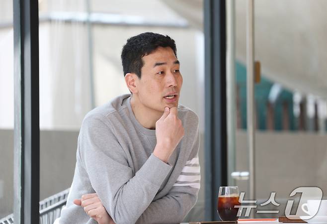 정관장 고희진 감독이 16일 경기 성남시의 한 카페에서 뉴스1과 인터뷰를 하고 있다. 2025.4.16/뉴스1 ⓒ News1 김영운 기자