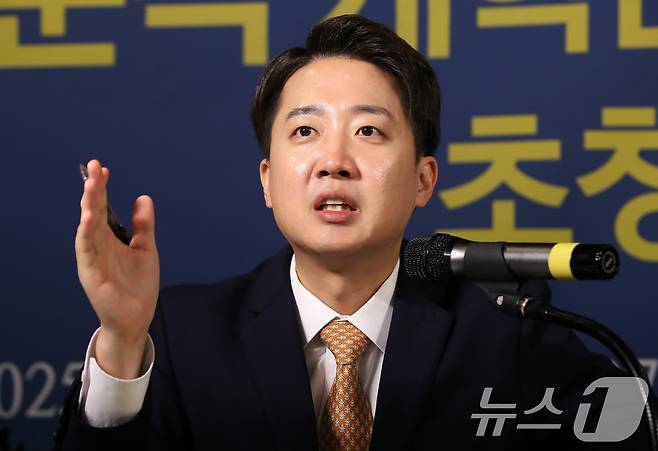 이준석 개혁신당 대선 예비후보가 17일 오전 대구 남구 이천동 대구아트파크에서 열린 아시아포럼21 초청토론회에 참석해 질문에 답하고 있다. 2025.4.17/뉴스1 ⓒ News1 공정식 기자