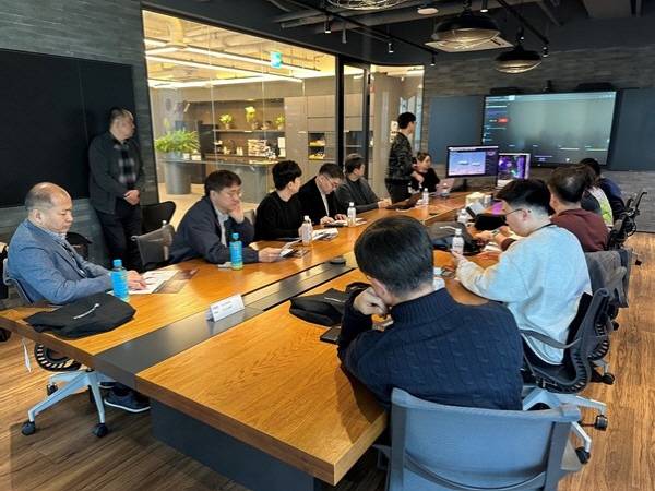 팬스타엔터프라이즈와 퓨리오사AI가 군 정보시스템 기술설명회를 열고 있다. 팬스타 그룹 제공