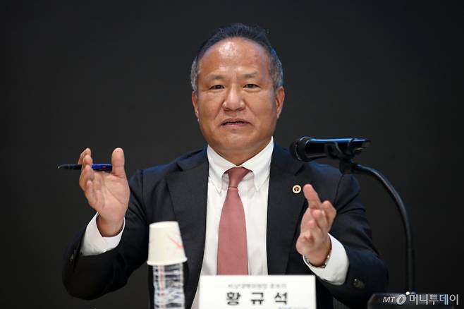 (서울=뉴스1) 이승배 기자 = 대한의사협회 비상대책위원회 위원장에 출마한 황규석 후보자가 12일 오후 서울 용산구 대한의사협회에서 열린 대한의사협회 비상대책위원회 위원장 선거를 위한 후보자 설명회에서 발언하고 있다. 2024.11.12/뉴스1 Copyright (C) 뉴스1. All rights reserved. 무단 전재 및 재배포, AI학습 이용 금지. /사진=(서울=뉴스1) 이승배 기자