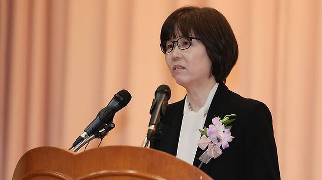 이미선 헌법재판관이 18일 서울 종로구 헌법재판소에서 열린 퇴임식에서 퇴임사를 하고 있다.