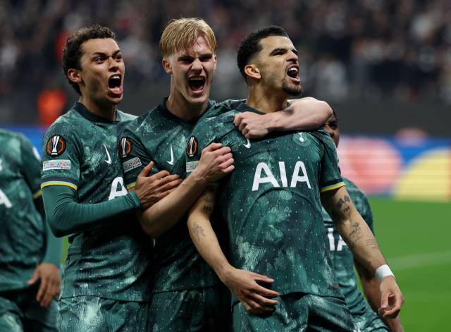 결승골을 터뜨린 토트넘의 도미닉 솔란키(오른쪽). 로이터연합뉴스