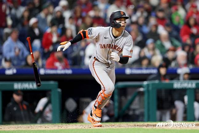 타격하는 이정후. /AFPBBNews=뉴스1