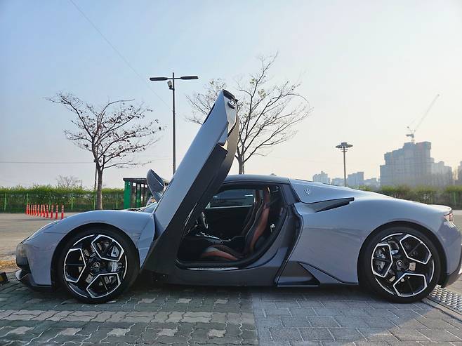 마세라티 MC20 첼로. /권유정 기자