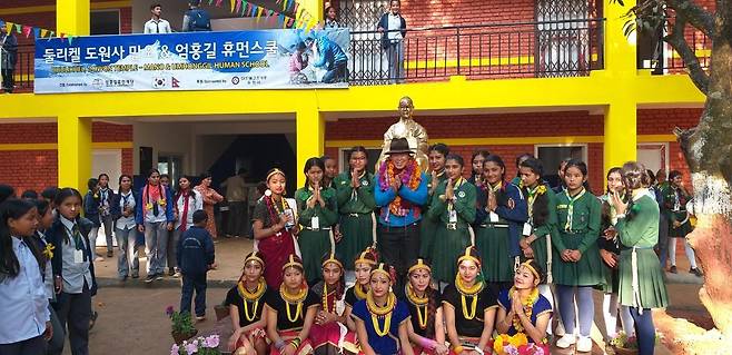 히말라야 곳곳에는 엄홍길 대장이 세운 학교가 들어서고 있다. 엄홍길휴먼재단 제공
