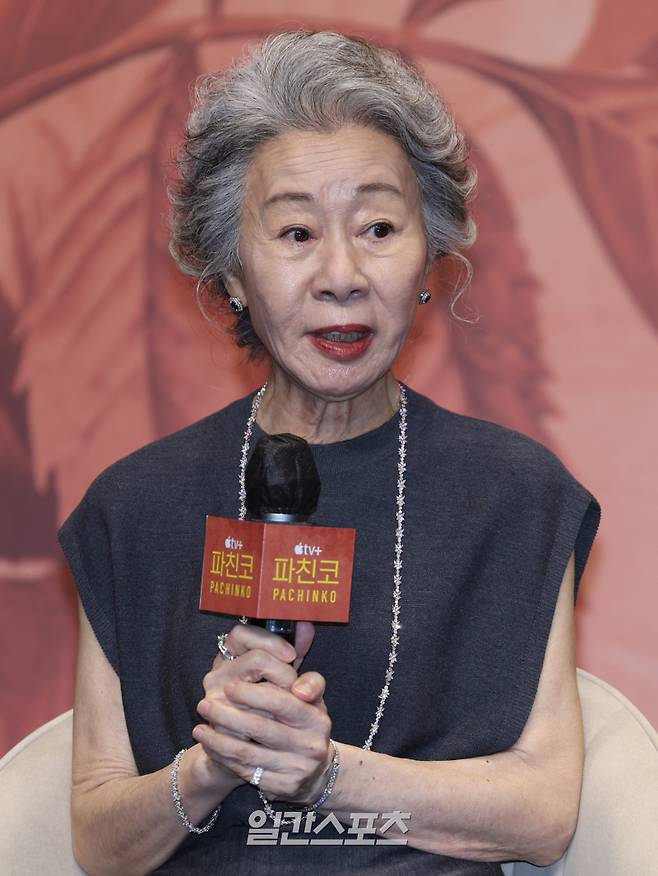 배우 윤여정이 23일 오전 서울 강남구 그랜드 인터컨티넨탈 서울 파르나스에서 열린 애플tv '파친코' 시즌2 프레스 컨퍼런스에 참석해 인사말을 하고 있다. 서병수 기자 qudtn@edaily.co.kr /2024.08.23/
