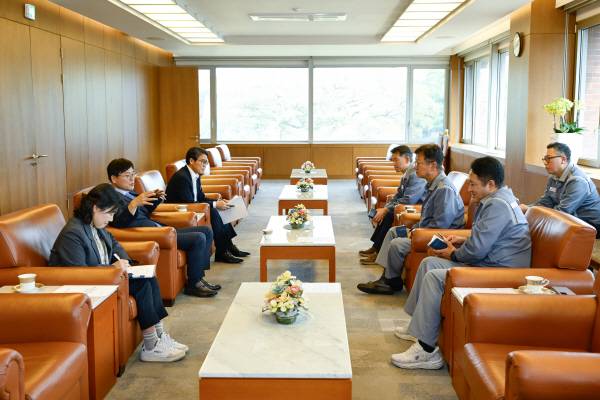 변광용 경남 거제시장과 최성안 삼성중공업 대표이사 등이 간담회를 갖고 지역상생발전기금 조성에 대해 논의하고 있다. 거제시 제공