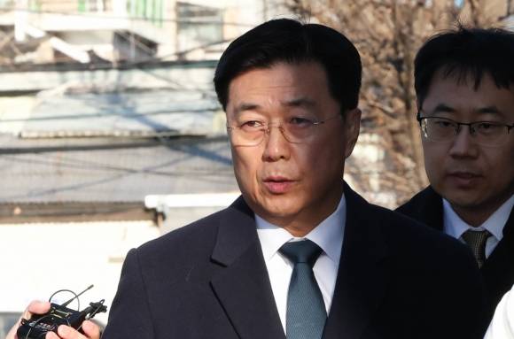 홍장원 전 국가정보원 제1차장이 20일 서울 종로구 헌법재판소에서 열린 윤석열 대통령 탄핵심판 10차 변론에 증인으로 출석하고 있다. 2025.2.20 뉴스1