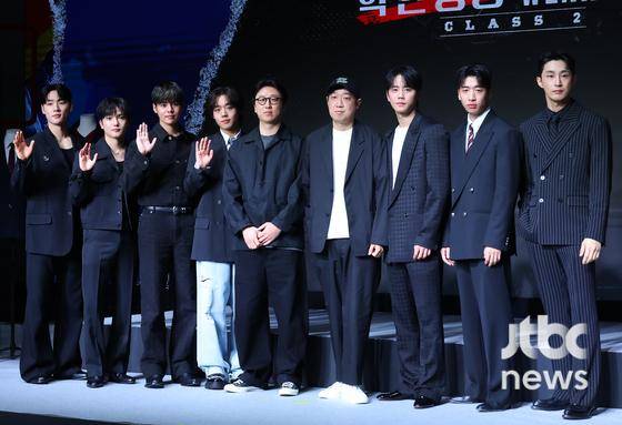 21일 오전 서울 호텔 나루 서울 엠갤러리에서 넷플릭스 시리즈 '약한영웅 Class 2' 제작발표회가 열렸다. 유수민 감독, 한준희 기획총괄과 배우 박지훈, 려운, 최민영, 유수빈, 배나라, 이민재, 이준영이 참석했다. 박세완 엔터뉴스팀 기자 park.sewan@jtbc.co.kr
