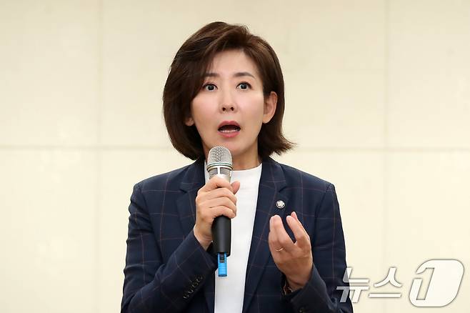나경원 국민의힘 대선 경선 후보가 21일 오후 대구시의회에서 열린 기자간담회에서 발언하고 있다. 2025.4.21/뉴스1 ⓒ News1 공정식 기자