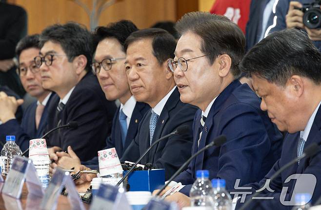 이재명 더불어민주당 경선 후보가 21일 오전 서울 여의도 금융투자협회에서 열린 자본시장 활성화를 위한 정책간담회에서 발언을 하고 있다. 2025.4.21/뉴스1 ⓒ News1 이재명 기자