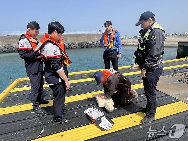 제주해양경찰서와 해양재난구조대의 합동 훈련.(제주해양경찰서 제공. 재판매 및 DB 금지)