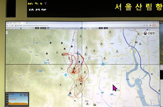 산불 진압 헬기 위치를 실시간으로 추적하는 산불감시시스템. 문희철 기자