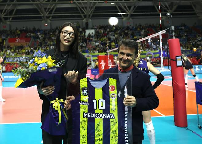 튀르키예에서 은퇴식을 치른 김연경. 페네르바체 인스타그램