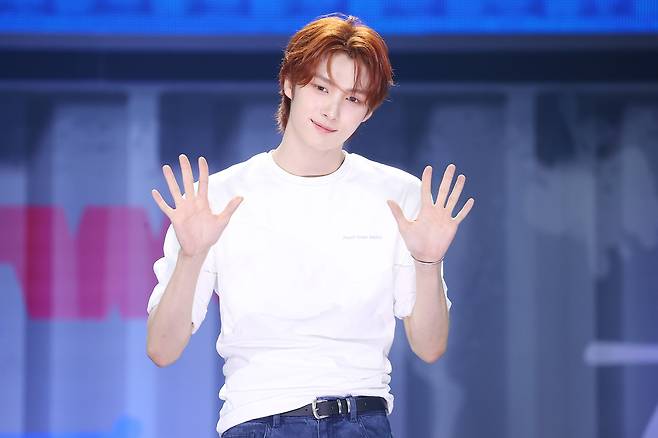 그룹 투어스(TWS) 영재가 21일 오후 서울 용산구 블루스퀘어에서 열린 세 번째 미니앨범 ‘트라이 위드 어스’(TRY WITH US) 발매 쇼케이스에서 포즈를 취하고 있다. 2025.4.21. 연합뉴스