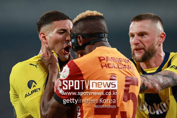 ▲ 갈라타사라이로 임대 중인 나폴리 공격수 빅터 오시멘과 맨체스터 유나이티드 사이에 개인 합의가 이뤄진 모양이다.