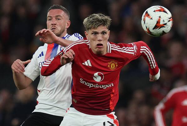 ▲ 맨체스터 유나이티드는 알레한드로 가르나초를 빅터 오시멘 영입에 끼워 팔기를 고민 중인 것으로 보인다. 안토니오 콘테 나폴리 감독이 강력하게 원한다는 것도 고려 됐다. ⓒ연합뉴스/REUTERS/AFP