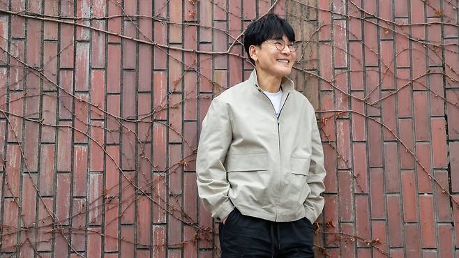 '제2의 전성기'를 누리는 가수 조항조는 “연기자가 대본을 통해 자신의 연기력을 평가받듯, 가수는 가사를 대본삼아 목소리 연기를 제대로 펼칠 때 인정받을 수 있는 것”이라면서 “가수는 좋은 노래 뿐만 아니라 때도 잘 만나야 꽃피울 수 있기 때문에 매일 목소리를 정비하고 노력해야 한다”고 말했다. /장련성 기자