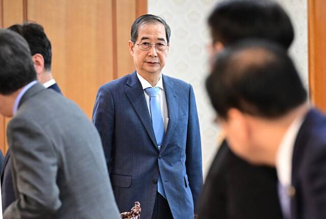 한덕수 대통령 권한대행이 21일 서울 종로구 정부서울청사에서 열린 경제안보전략 TF회의에 참석하고 있다. 대통령실사진기자단