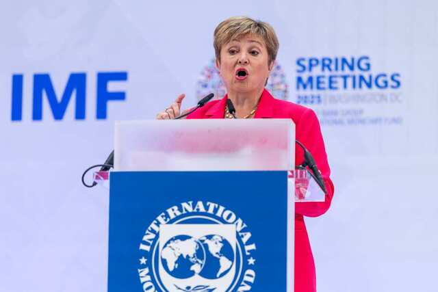 크리스탈리나 게오르기에바 국제통화기금(IMF) 총재가 17일(현지시간) 워싱턴DC IMF 본부에서 연설하고 있다. 21일 워싱턴DC에서 개막한 IMF·세계은행 춘계총회를 나흘 앞둔 당시 연설에서 게오르기에바 총재는 “세계 경제 전망에 하향 조정이 있을 것”이라고 예고했다. EPA연합뉴스