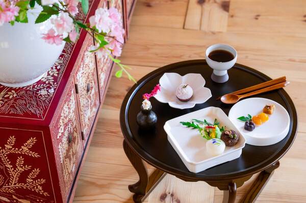 화성행궁 별주에서 혜경궁 궁중 다과 체험에 제공되는 다과상. 수원시 제공