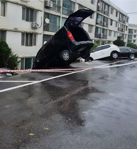 22일 남양주 아파트 옹벽 붕괴 사고 현장. 연합뉴스