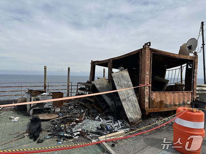 산불이 할퀴고 간 해파랑길 21코스 초입에 자리한 매점 모습 ⓒ News1 윤슬빈 기자