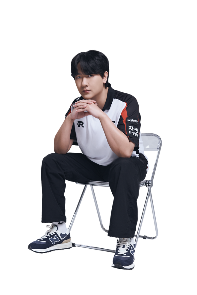 김정민이 22일 서울 잠실DN콜로세움에서 열린 2025 FSL D조 패자전서 DN프릭스 ‘제이드’ 이현민을 2-0으로 이기며 최종전에 진출했다. 최종전 상대는 ‘림광철’ 장재근. 사진 | 넥슨