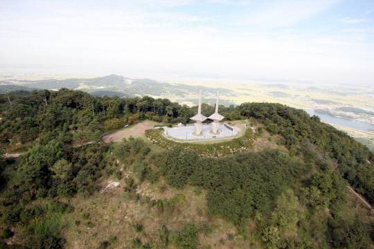 영인산자연휴양림이 소재한 영인산 정상부 전경. 아산시 제공