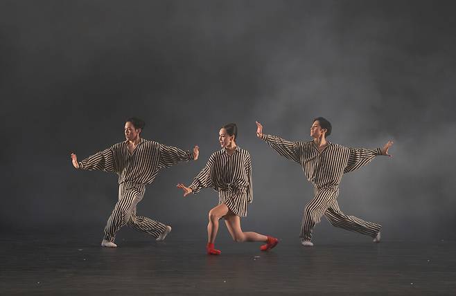 아메레칸 발레 시어터 공연 장면. 가운데가 이 발레단 첫 동양인 수석무용수 서희. 사진작가 에마 조던