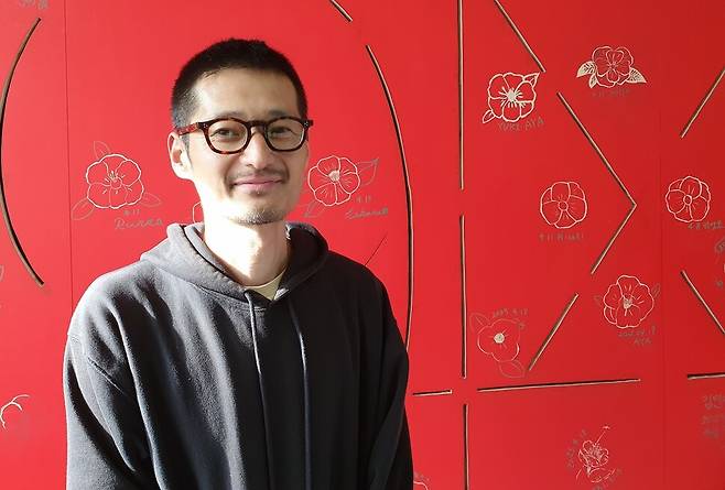 일본 오사카 이쿠노구에서 4·3 예술 프로젝트 전시회를 열고 있는 후지와라 유키. 허호준 기자