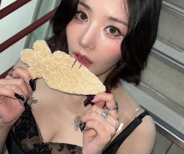 권은비가 비현실적인 미모를 뽐냈다. 사진은 가수 권은비. /사진=권은비 인스타그램 캡처