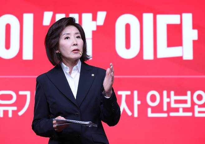 나경원 국민의힘 경선 후보가 18일 오후 서울 강서구 ASSA아트홀에서 열린 국민의힘 '제21대 대통령후보자 1차 경선 비전대회'에서 비전을 발표하고 있다. 황진환 기자