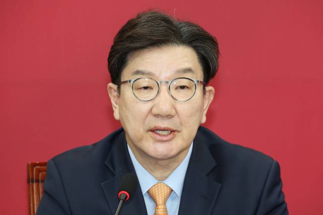 권성동 국민의힘 원내대표가 21일 오전 서울 여의도 국회에서 열린 비상대책위원회의에서 발언하고 있다. 뉴스1