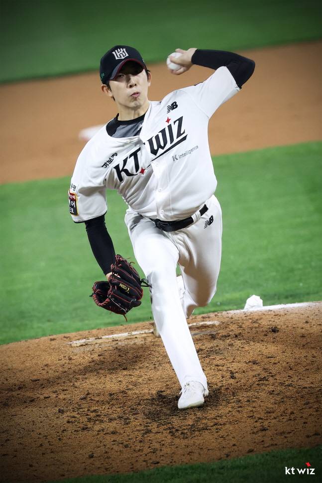 오원석이 SSG전 역투를 펼치고 있다. /사진=KT 위즈 제공