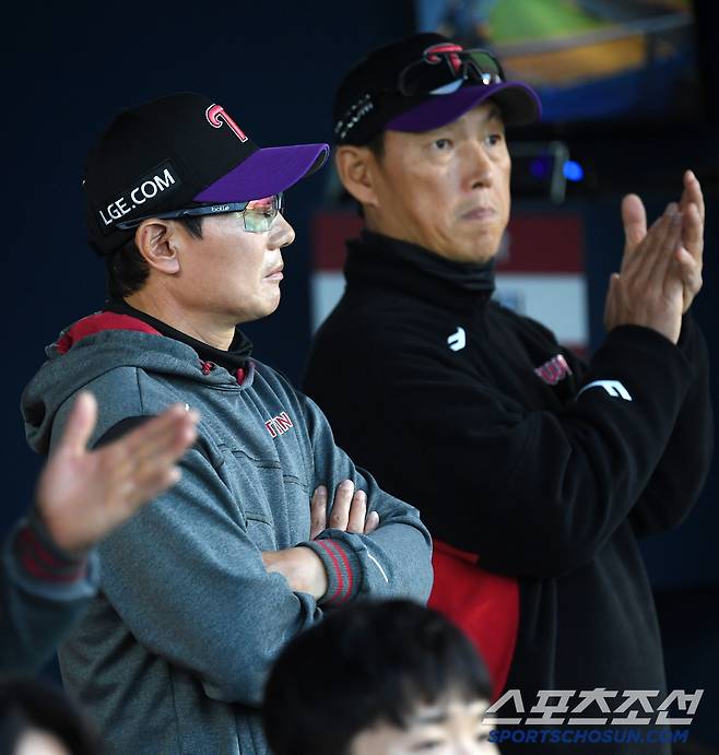 11일 잠실구장에서 열린 LG 트윈스와 두산 베어스의 경기. LG 염경엽 감독이 경기를 지켜보고 있다. 잠실=박재만 기자 pjm@sportschosun.com/2025.04.11/