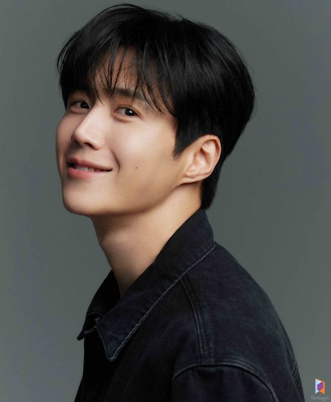 김선호, 女心 공략 새 프로필 공개