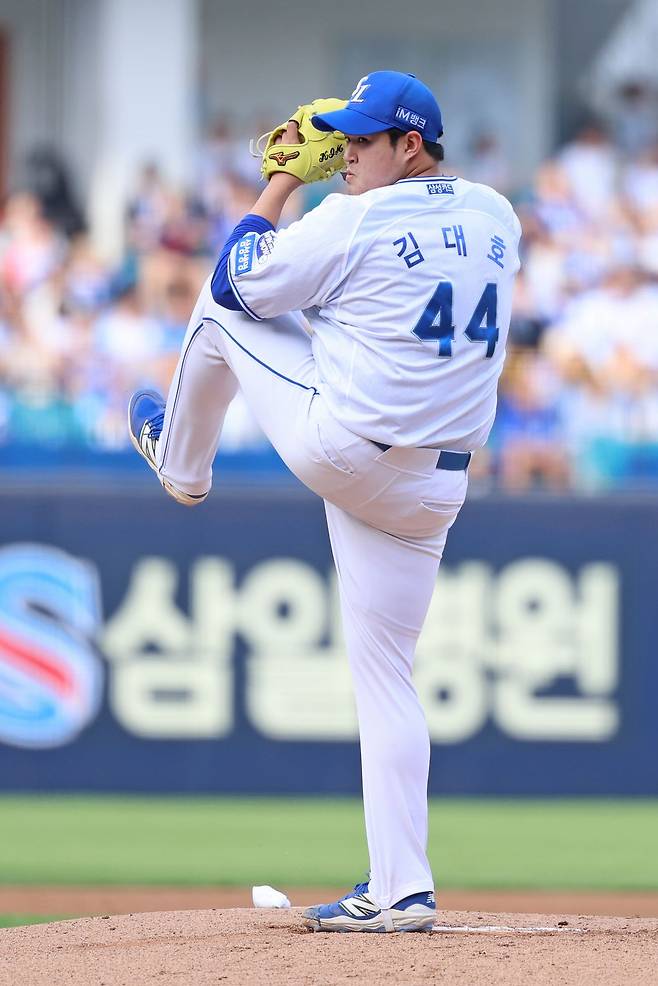 삼성 라이온즈 김대호가 지난 19일 대구 롯데 자이언츠전에 선발 등판해 투구하고 있다. 삼성 라이온즈