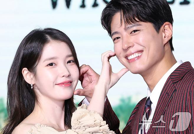 배우 아이유와 박보검(오른쪽) ⓒ News1 권현진 기자