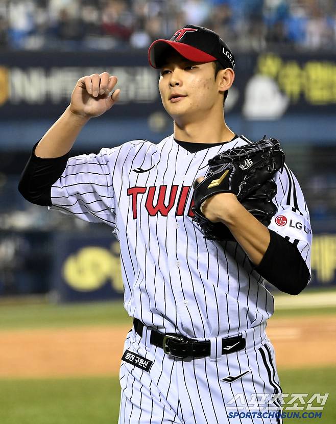 24일 잠실야구장에서 열린 NC와 LG의 경기, 9회초 투구를 마친 LG 김영우가 더그아웃으로 향하고 있다. 잠실=허상욱 기자wook@sportschosun.com/2025.04.24/