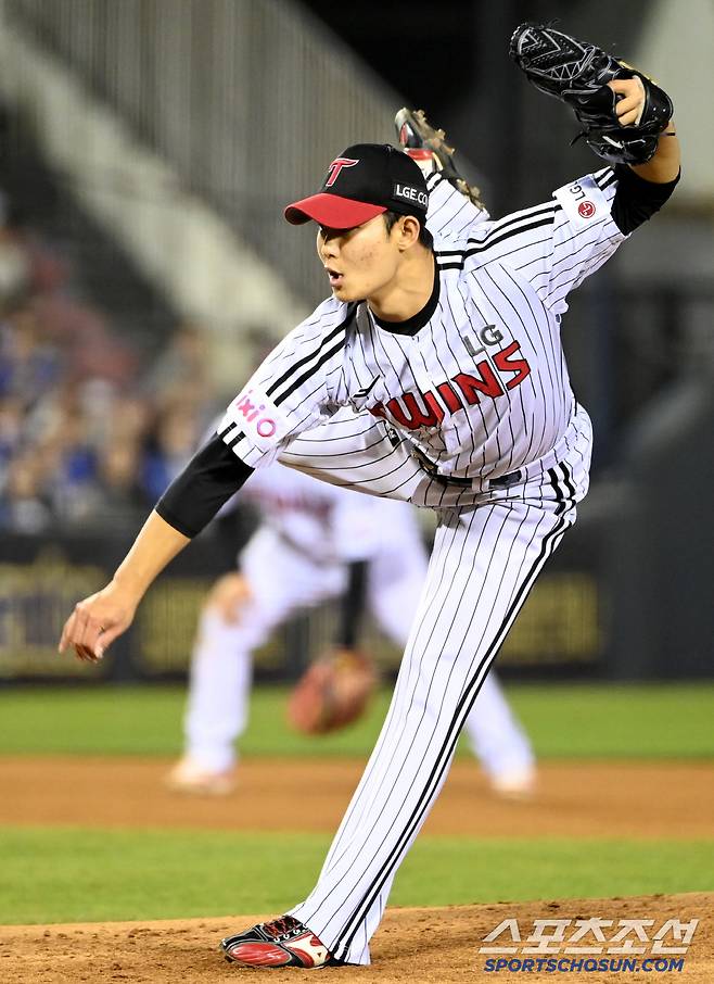 17일 잠실야구장에서 열린 LG와 삼성의 경기, LG 김영우가 역투하고 있다. 잠실=허상욱 기자wook@sportschosun.com/2025.04.17/