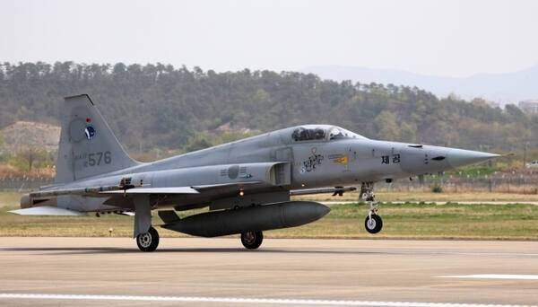 착륙 중인 전투기로 기사 내용과 관련 없는 사진. 연합뉴스