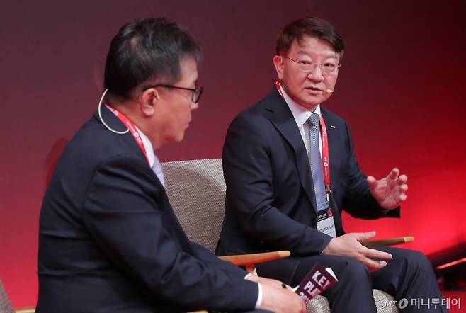 유효상 유니콘경영경제연구원 원장, 이상엽 한국과학기술원 연구부총장이 25일 영등포구 콘래드 서울 호텔에서 머니투데이 주최로 진행된 '2025 키플랫폼' 총회에서 '바이오테크 빅뱅: 대한민국발 혁신이 재편하는 글로벌 바이오 지형도'에 관한 대담을 하고 있다. /사진=김창현