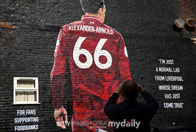 리버풀 주택가에 그려진 아놀드의 벽화. /게티이미지코리아