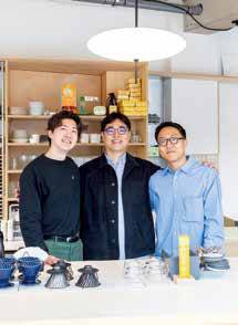 디벨로핑룸 박기범 대표(가운데)와 지점 매니저들. 두 개의 매장을 운영 중이지만, 직원들 간 긴밀한 교류로 메뉴의 퀄리티나 운영 방침은 똑같이 유지되고 있다.