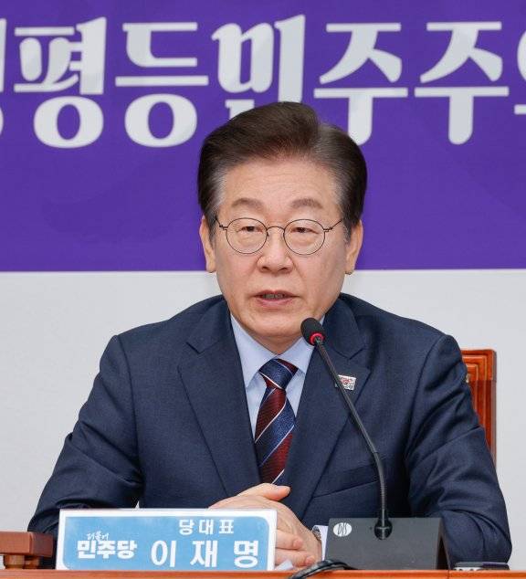 3월 7일 이재명 당시 더불어민주당 대표는 국회에서 열린 최고위원회의에서 “배우자 상속세 면제는 타당성이 있다”며 “이 부분에 우리도 동의할 테니 이번에 (국회에서) 처리하면 좋겠다”고 말했다. 뉴스1