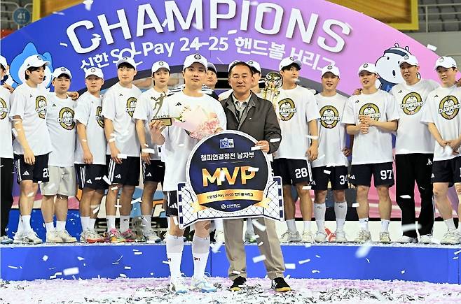 챔프전 MVP를 받은 이한솔(H리그 제공)