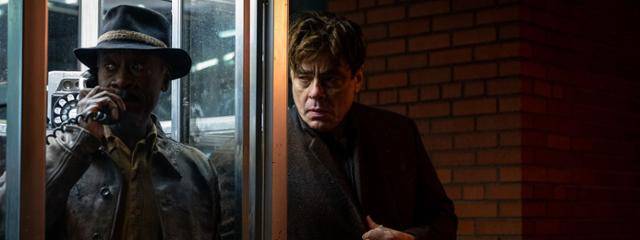 고인즈와 루소는 누군가가 자신들을 죽이려고 함정을 만들었음을 안다. 둘은 배후를 찾기 위해 협력한다. HBO 제공